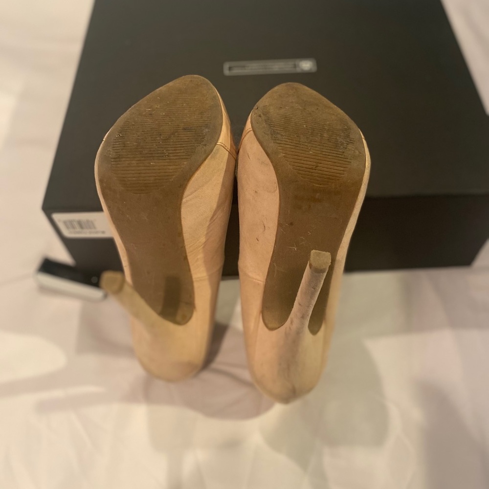 Shoes - Picture 7 of 8